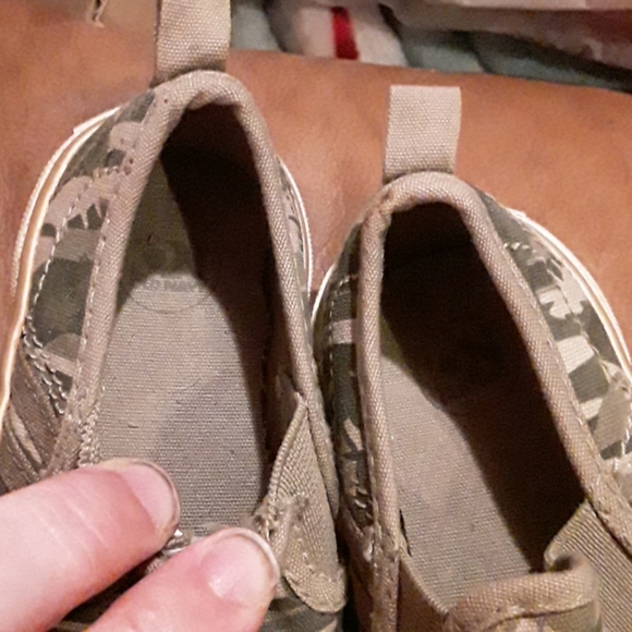 OLD NAVY  BOYS SLIP ON TENNIS SHOES - Picture 2 of 4
